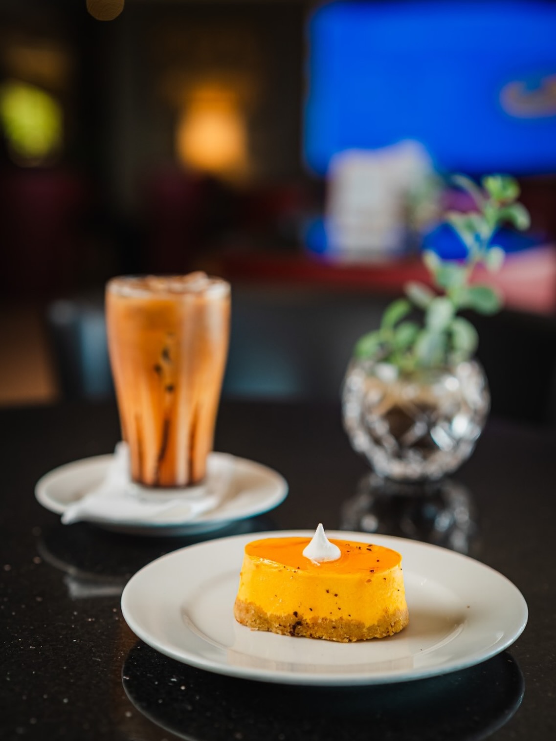 Mondays are better with a little pick me up. Start your week right at Waterhole with an iced coffee and a sweet treat.
To reserve a table, call +254 731 436571.
#OleSereni #Waterhole #BestHotelInNairobi